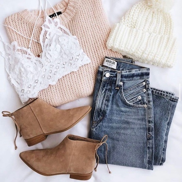 LAST - 🆕 WHITE LACE BRALETTE - Picture 2 of 7